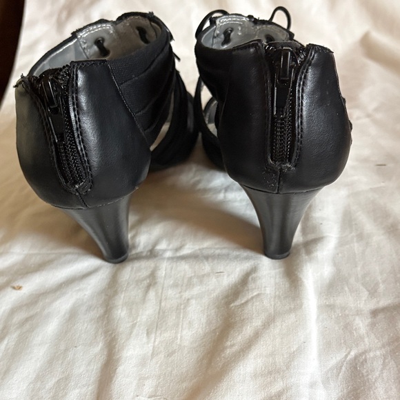 Black Women's Shoes by Coach and Four size 6.5 peep toes - Picture 4 of 11